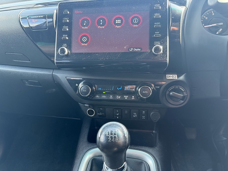 Toyota Hilux D-4D Invincible - U6933