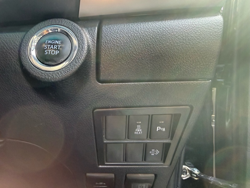 Toyota Hilux D-4D Invincible - U6933