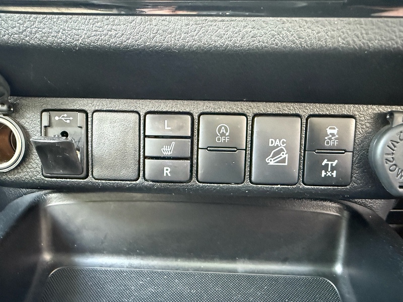Toyota Hilux D-4D Invincible - U6933
