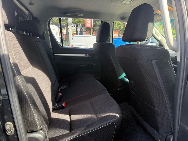 Toyota Hilux D-4D Invincible - U6933