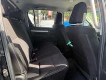 Toyota Hilux D-4D Invincible - U6933