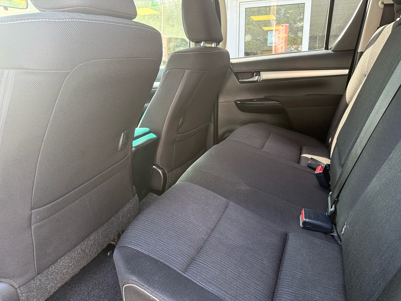 Toyota Hilux D-4D Invincible - U6933