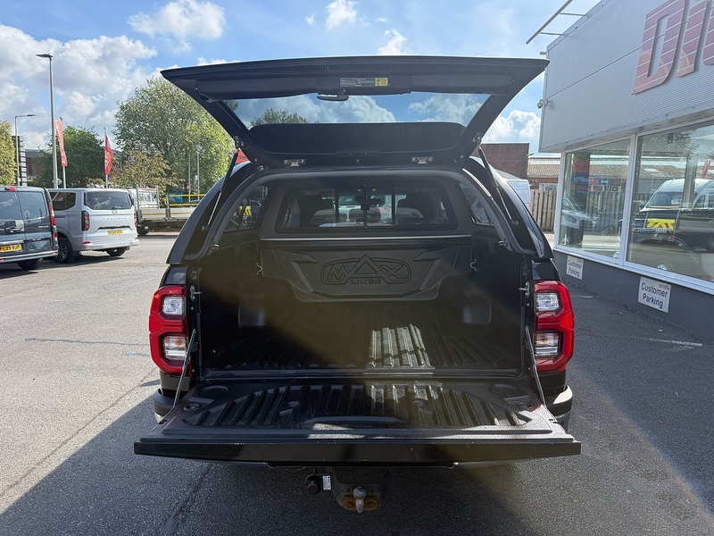 Toyota Hilux D-4D Invincible - U6933