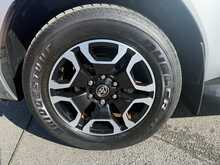 Toyota Hilux D-4D Invincible - U6952