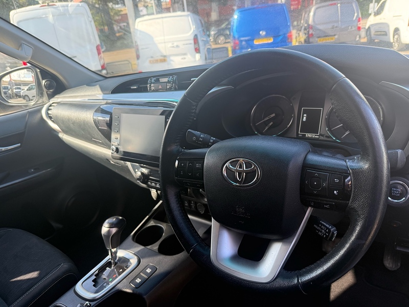 Toyota Hilux D-4D Invincible - U6952