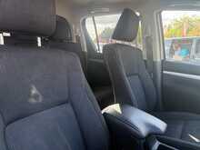 Toyota Hilux D-4D Invincible - U6952