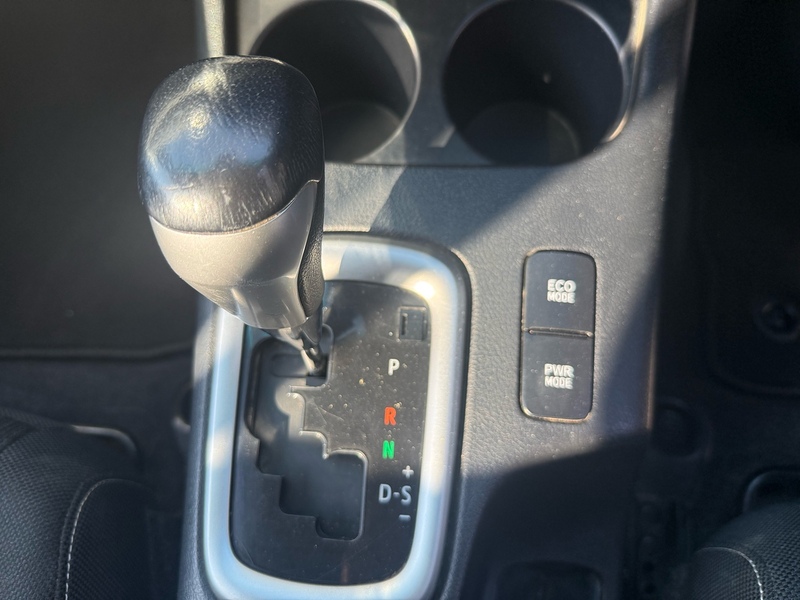 Toyota Hilux D-4D Invincible - U6952