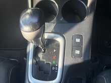 Toyota Hilux D-4D Invincible - U6952