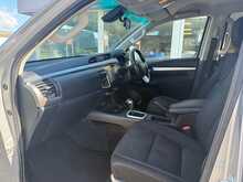 Toyota Hilux D-4D Invincible - U6952