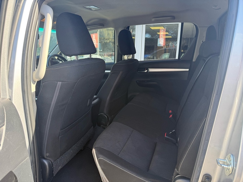 Toyota Hilux D-4D Invincible - U6952