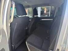 Toyota Hilux D-4D Invincible - U6952