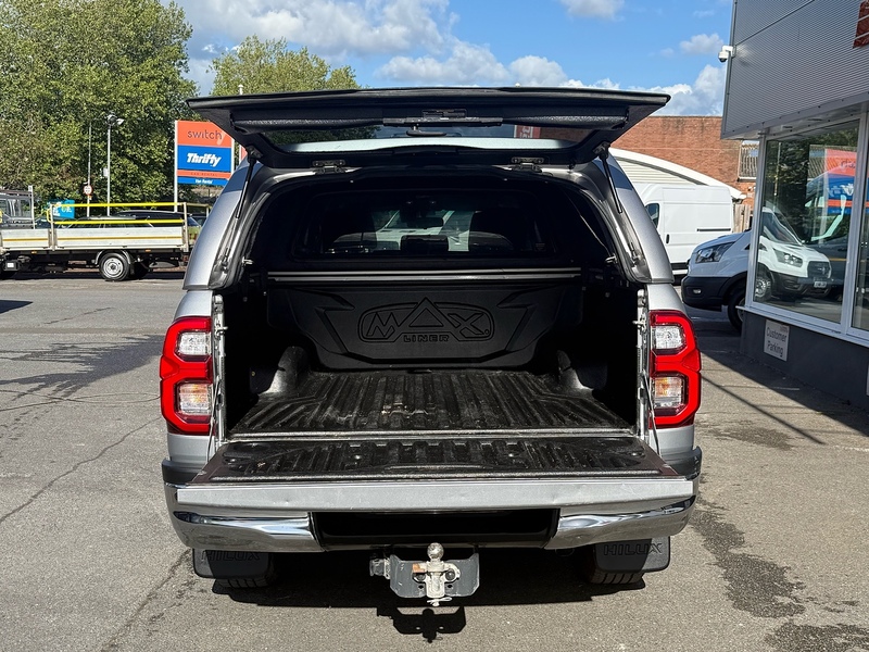 Toyota Hilux D-4D Invincible - U6952