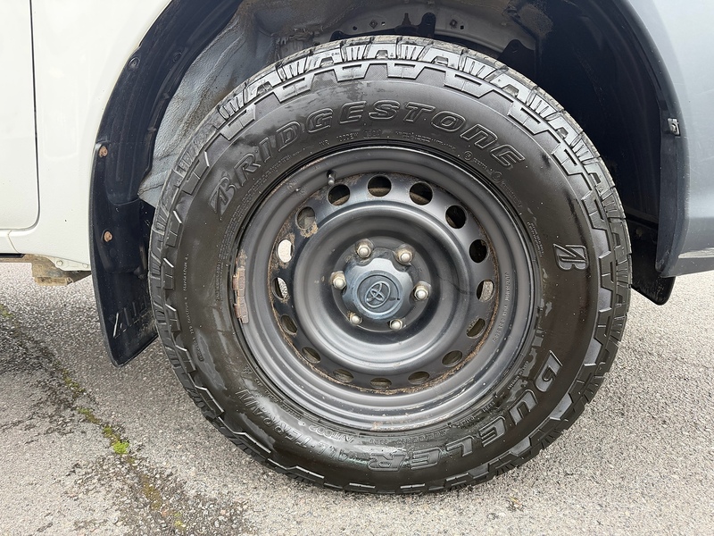 Toyota Hilux D-4D Active - U6956