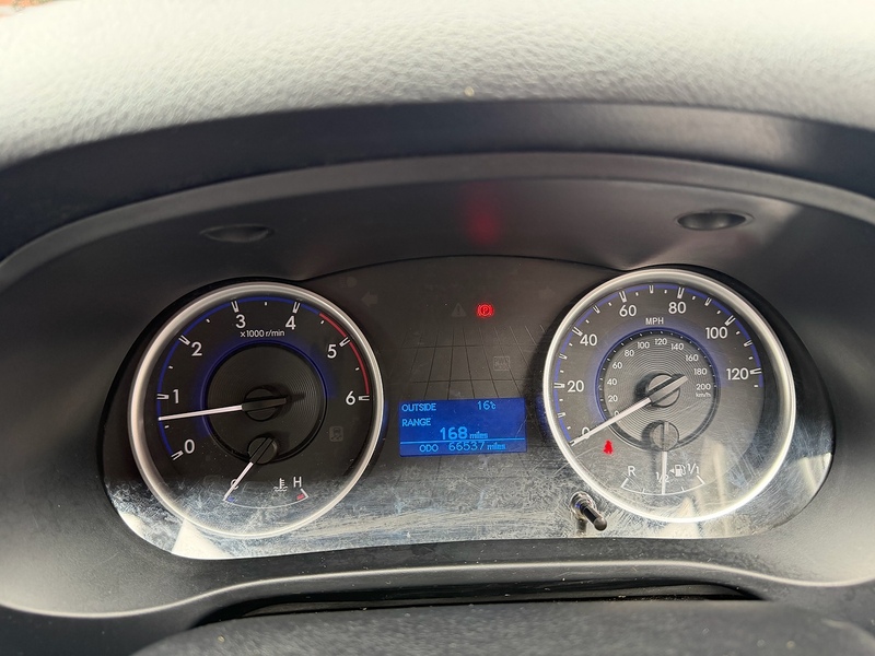 Toyota Hilux D-4D Active - U6956