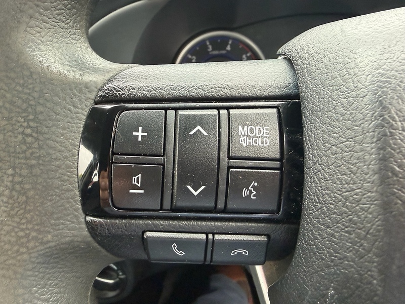 Toyota Hilux D-4D Active - U6956
