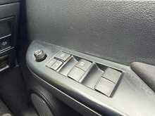 Toyota Hilux D-4D Active - U6956