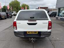 Toyota Hilux D-4D Active - U6956