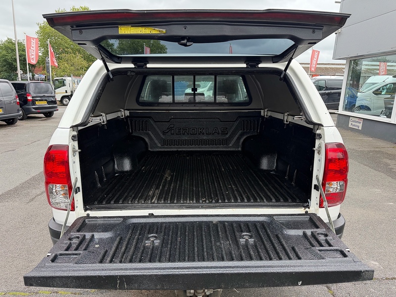 Toyota Hilux D-4D Active - U6956
