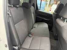 Toyota Hilux D-4D Active - U6956