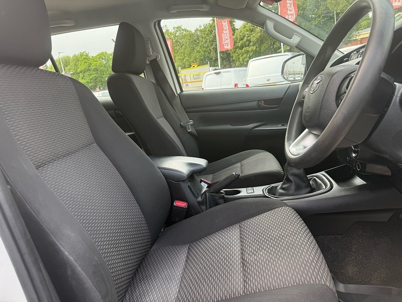 Toyota Hilux D-4D Active - U6972