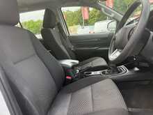 Toyota Hilux D-4D Active - U6972
