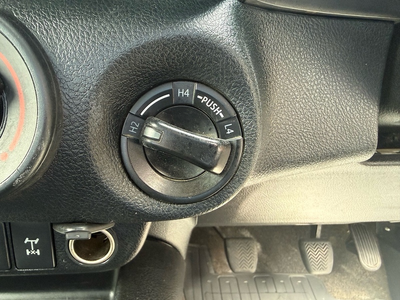 Toyota Hilux D-4D Active - U6972