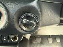 Toyota Hilux D-4D Active - U6972