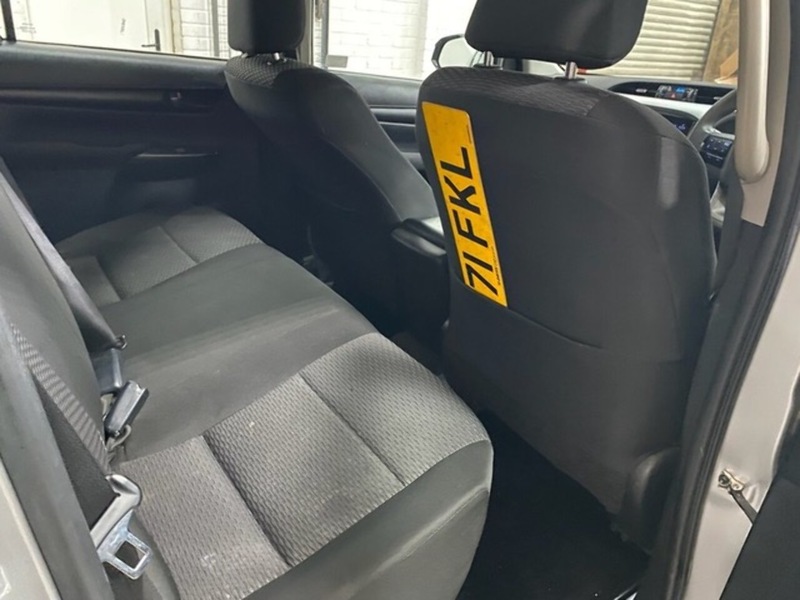 Toyota Hilux D-4D Active - U6995