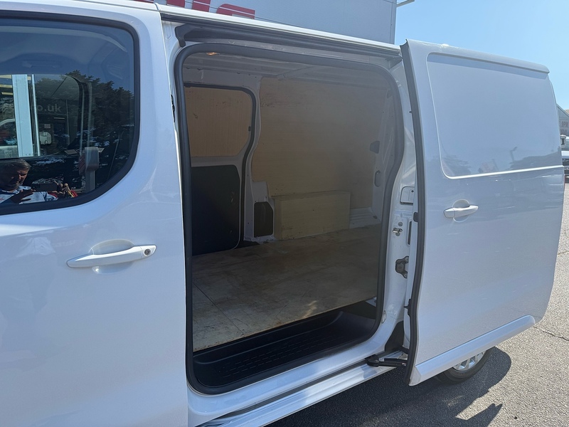 Peugeot Expert BlueHDi 1000 Asphalt Premium + - U7025