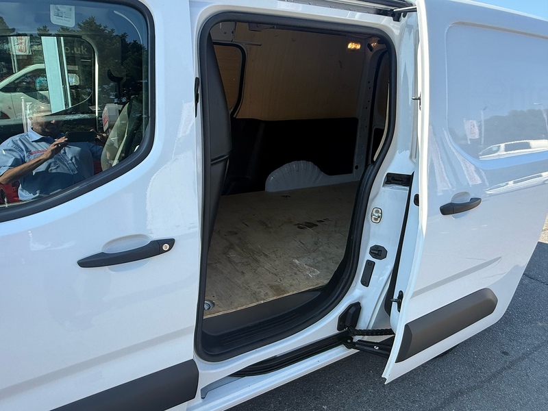 Citroen Berlingo BlueHDi 950 Enterprise Edition XL - U7036