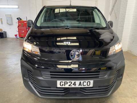 Vauxhall Vivaro 1.5 Turbo D 2900 Dynamic Panel Van 6dr Diesel Manual L1 H1 Euro 6 (s/s) (100 ps)