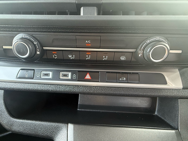 Vauxhall Vivaro Turbo D Prime - U7070