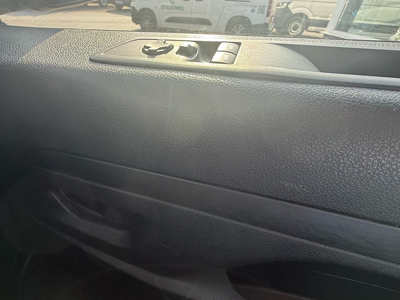 Vauxhall Vivaro Turbo D Prime - U7070