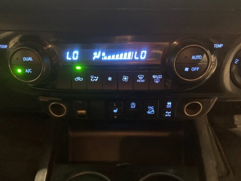 Toyota Hilux D-4D Invincible - U7091