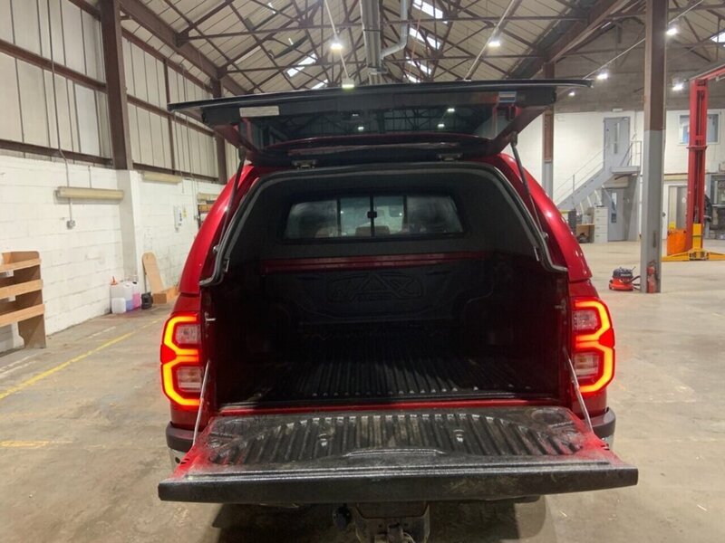 Toyota Hilux D-4D Invincible - U7091