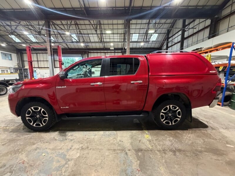 Toyota Hilux D-4D Invincible - U7091