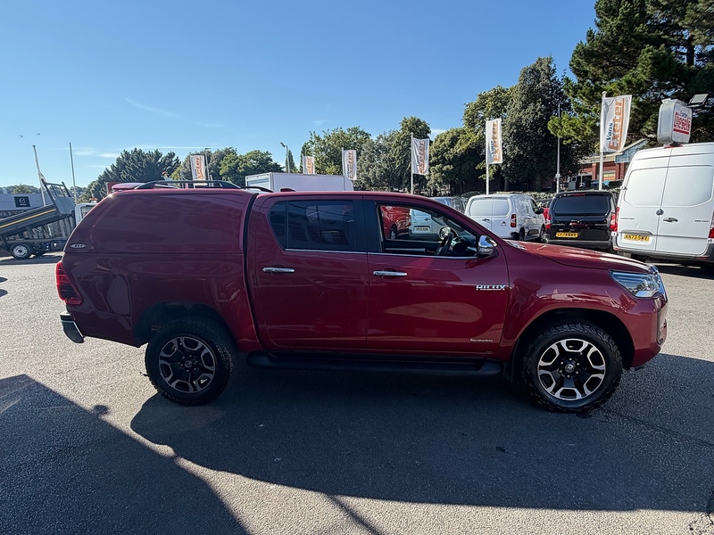 Toyota Hilux D-4D Invincible 2.8 AUTO - U7091