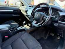 Toyota Hilux D-4D Invincible 2.8 AUTO - U7091