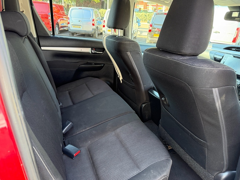 Toyota Hilux D-4D Invincible 2.8 AUTO - U7091