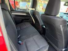 Toyota Hilux D-4D Invincible 2.8 AUTO - U7091