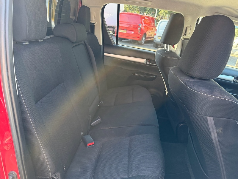 Toyota Hilux D-4D Invincible 2.8 AUTO - U7091