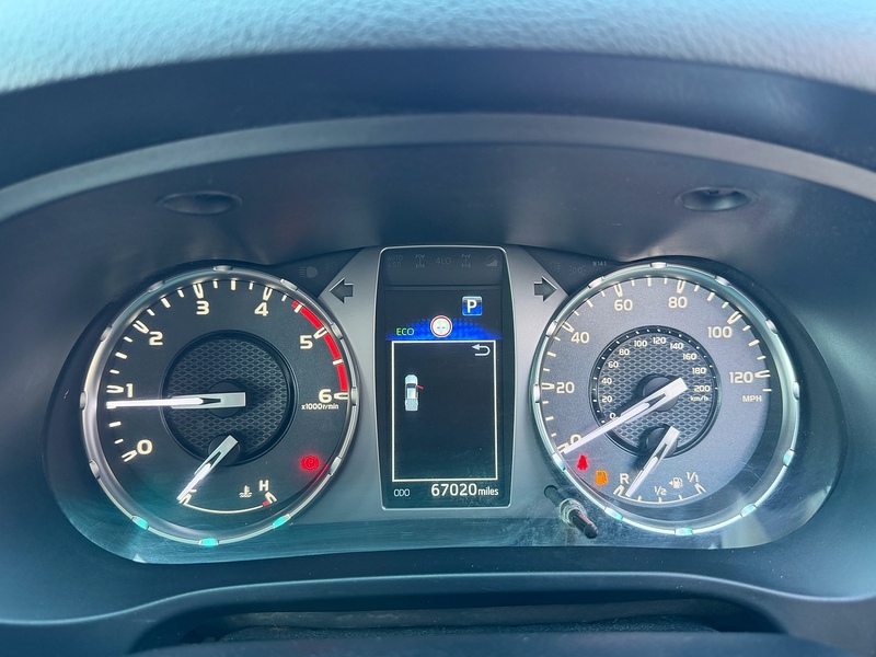 Toyota Hilux D-4D Invincible 2.8 AUTO - U7091