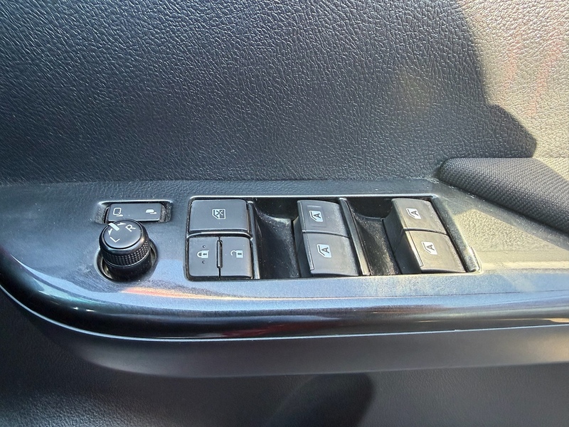 Toyota Hilux D-4D Invincible 2.8 AUTO - U7091