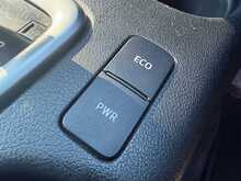 Toyota Hilux D-4D Invincible 2.8 AUTO - U7091