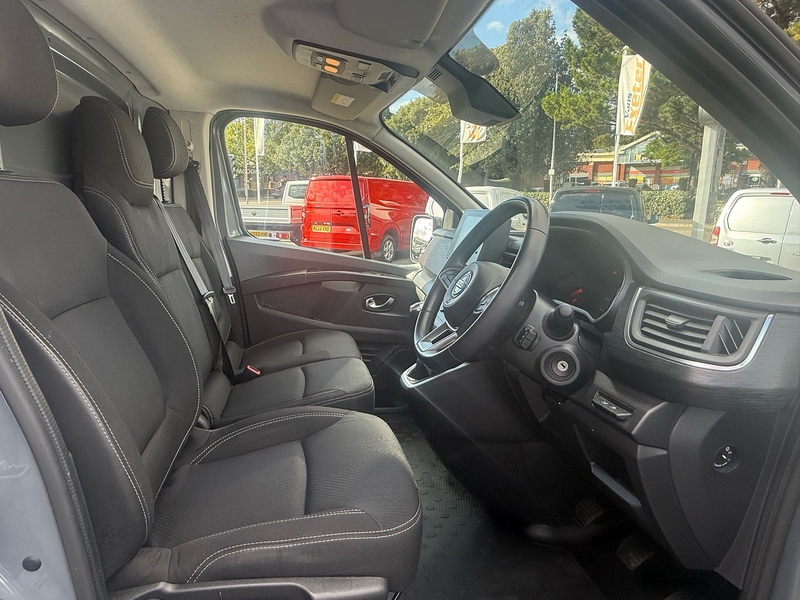Nissan Primastar dCi 30 Tekna - U7135