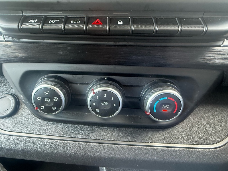 Nissan Primastar dCi 30 Tekna - U7135