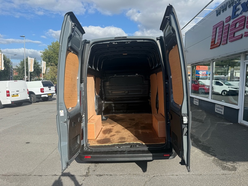 Nissan Primastar dCi 30 Tekna - U7135