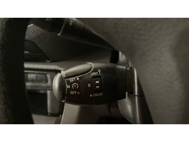 Vauxhall Vivaro Turbo D 3100 Sportive L2 H1 (145PS) - U7178