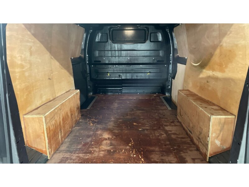 Vauxhall Vivaro Turbo D 3100 Sportive L2 H1 (145PS) - U7178