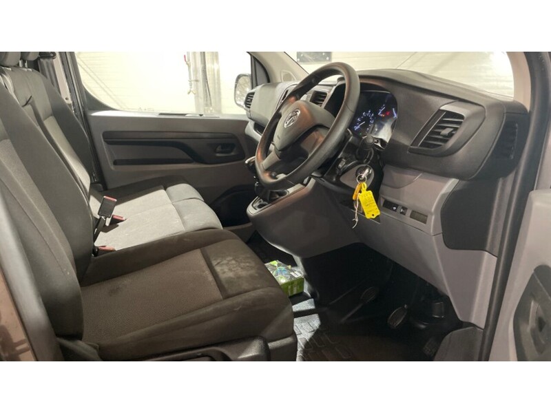 Vauxhall Vivaro Turbo D 3100 Sportive L2 H1 (145PS) - U7178